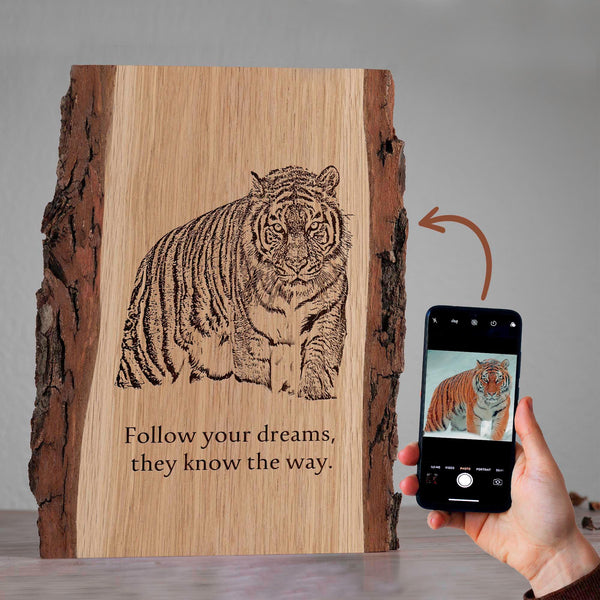 Getekend en Gebrand Portret van Jouw Dier op Hout met Schors - Pyrografie - Foto Houtbranden