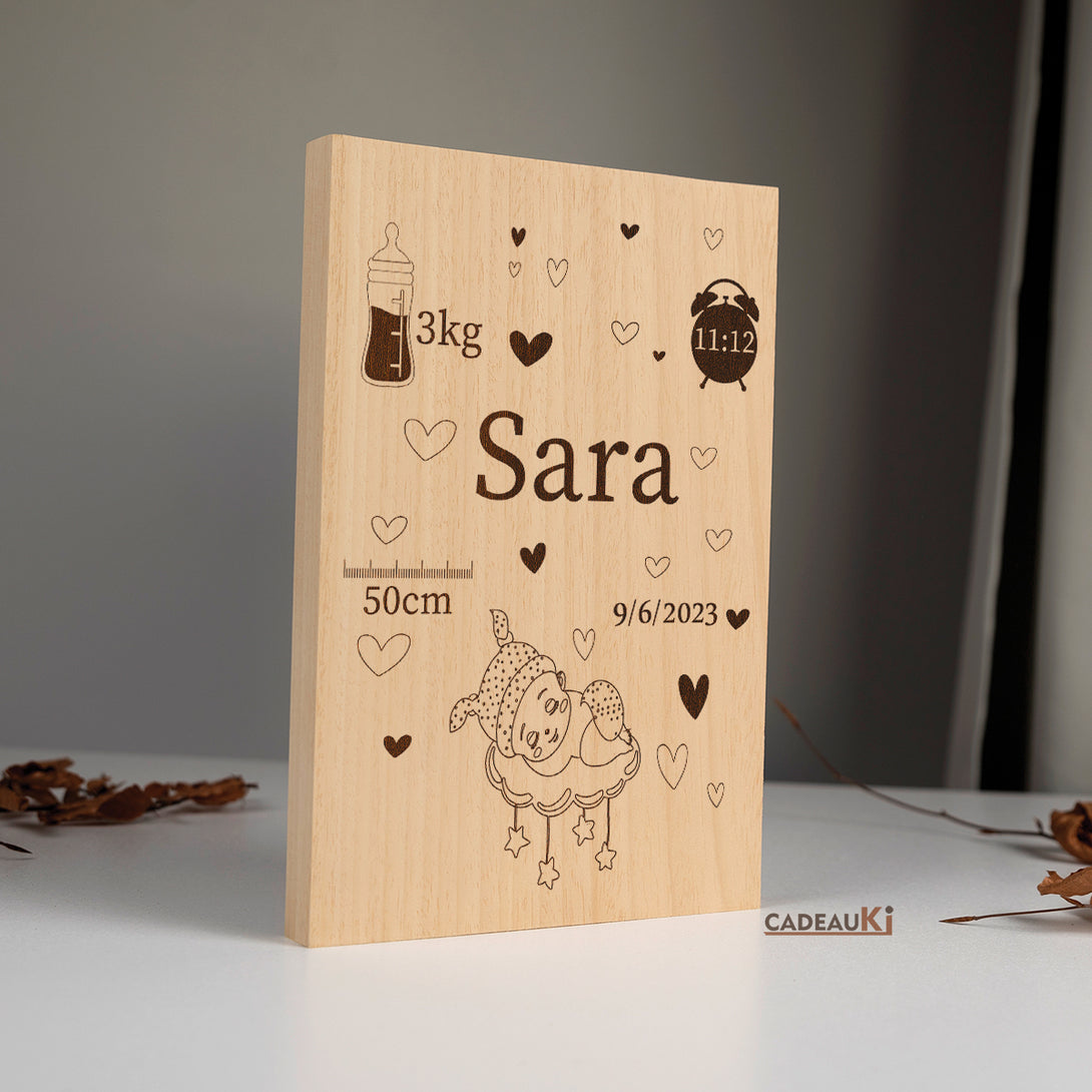 Houten baby geboorte aankondigenbord: Sara geboren op 9/6/2023 om 11:12, lengte 50 cm en gewicht 3kg